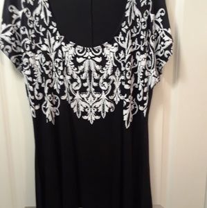A beautiful black and white floral print print shi